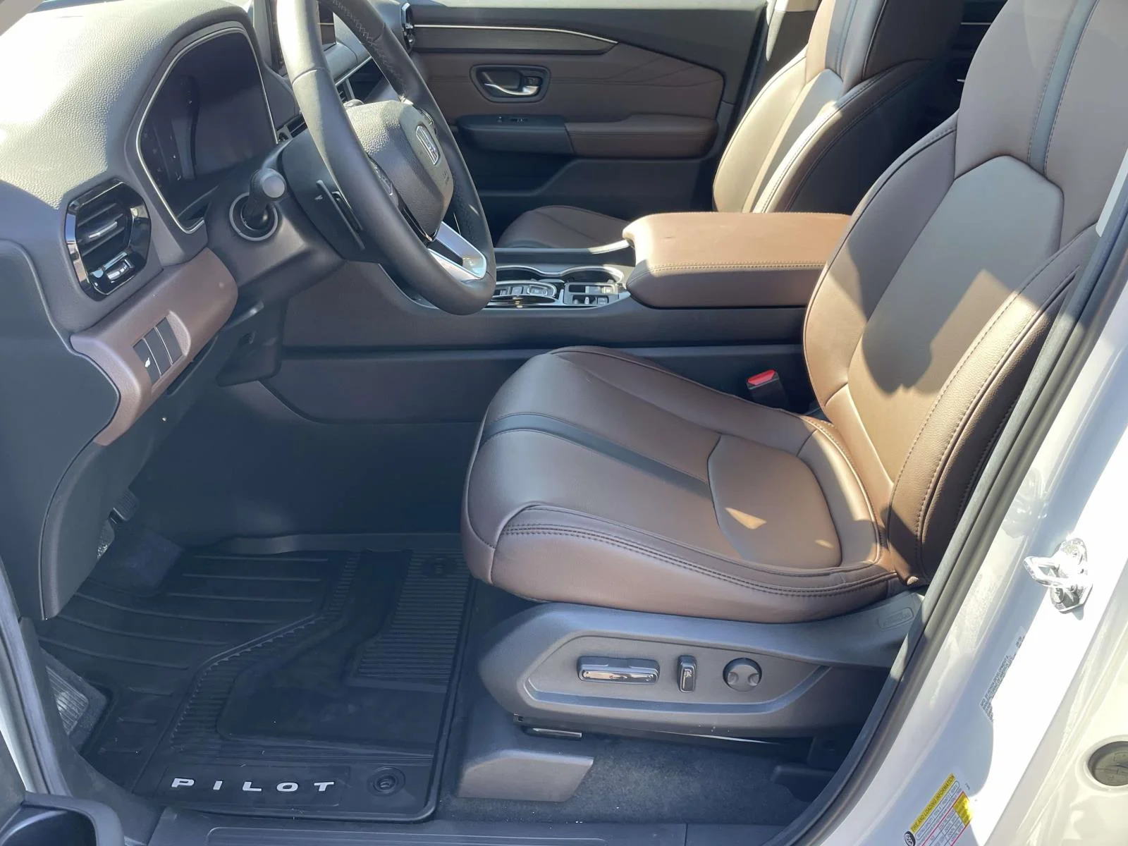 New 2026 Platinum White Pearl Honda TOURING AWD image 9