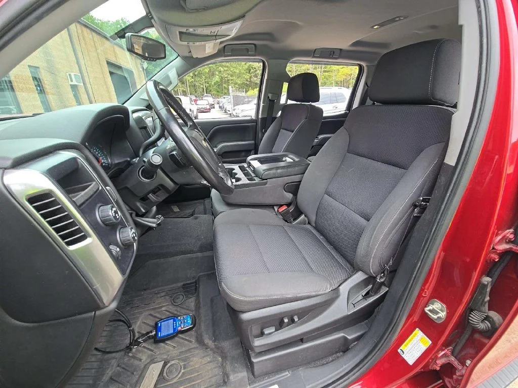 Used 2018 Red Chevrolet LT image 9