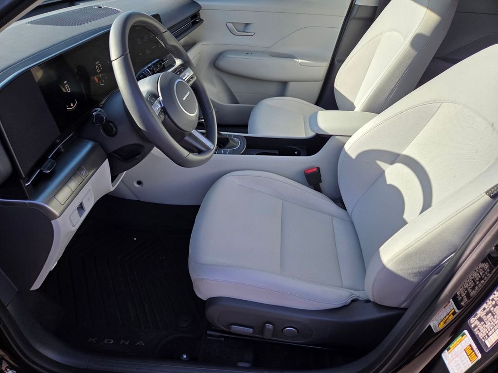 Used 2025 Black Hyundai SEL image 13