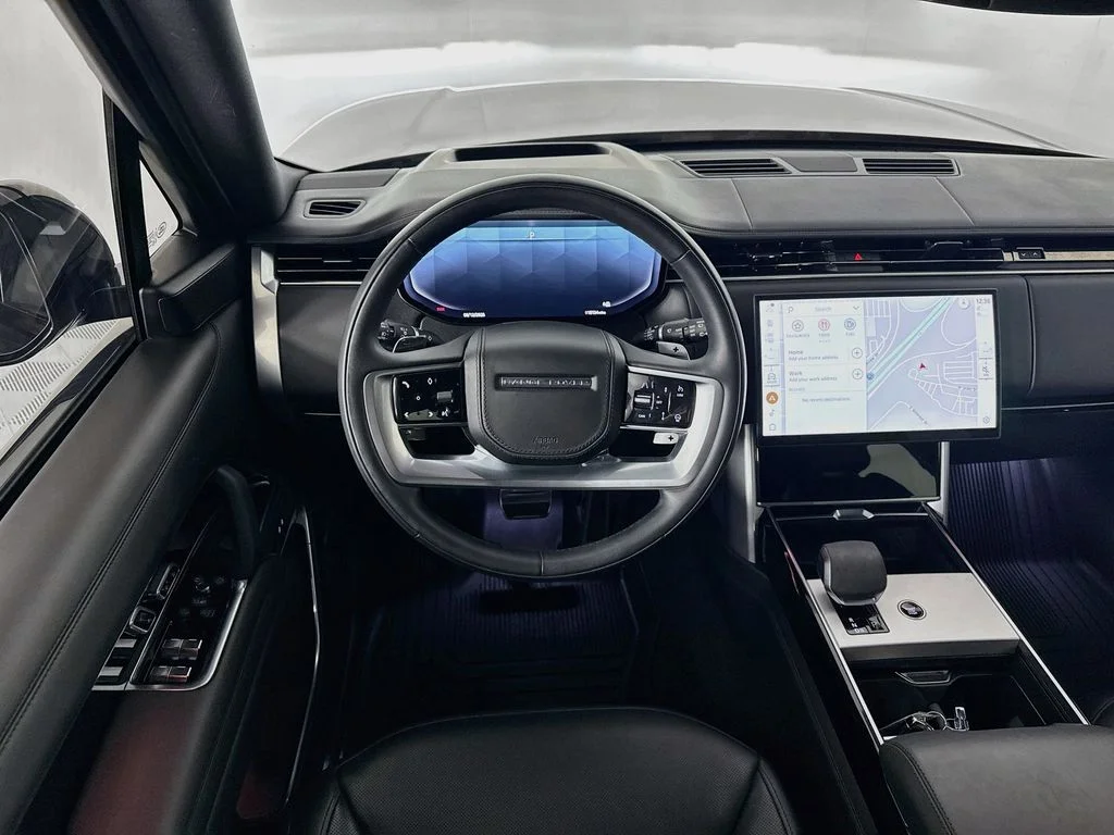 Certified Used 2025 Obsidian Black SV Bespoke Ultra Metallic Gloss Land Rover SE image 23