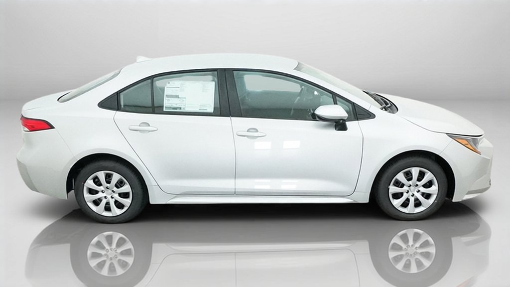 New 2027 Classic Silver Metallic Toyota LE image 7