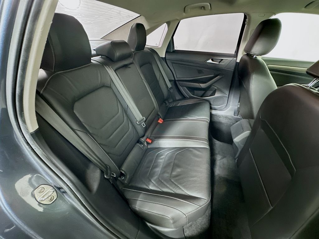 Used 2019 Platinum Gray Metallic Volkswagen SEL Premium image 26
