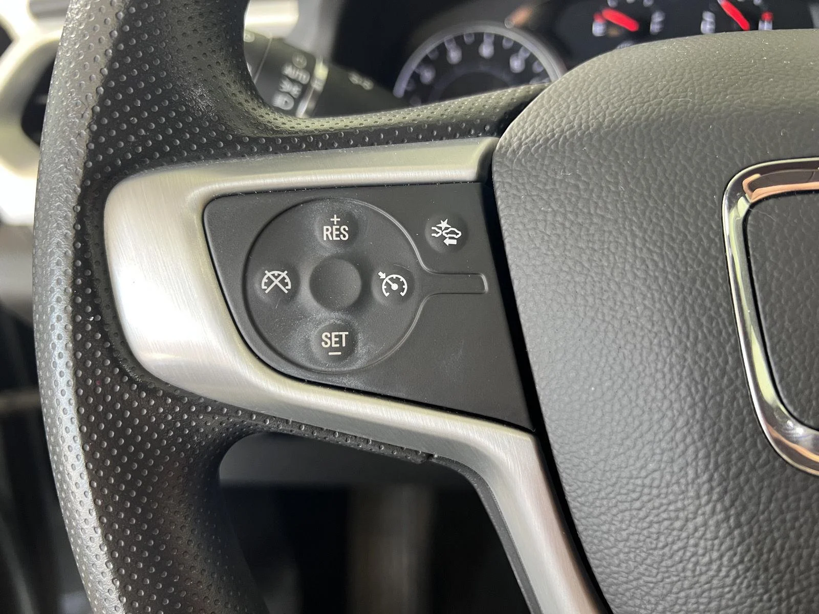 Used 2023 Sterling Metallic GMC SLE image 9