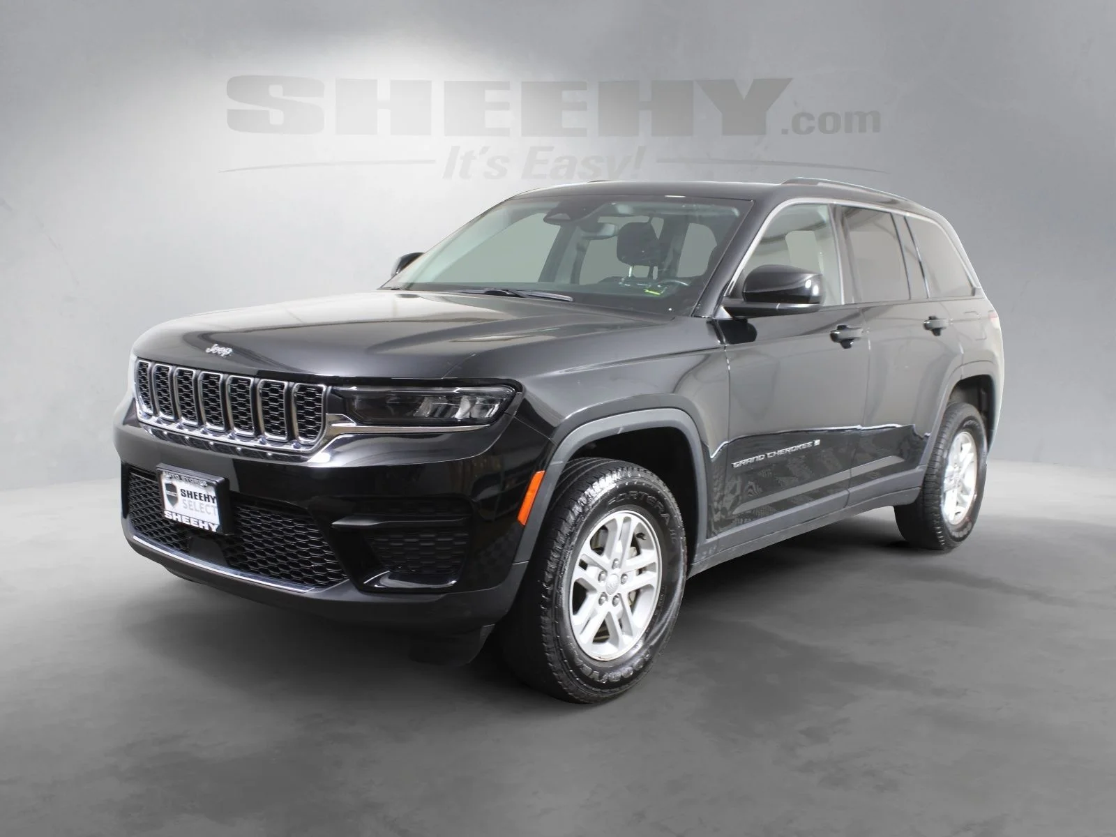 Used 2023 Black Jeep Laredo image 4