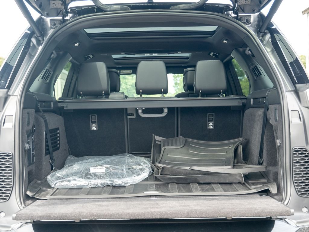 Used 2024 Gray Land Rover Dynamic SE image 38