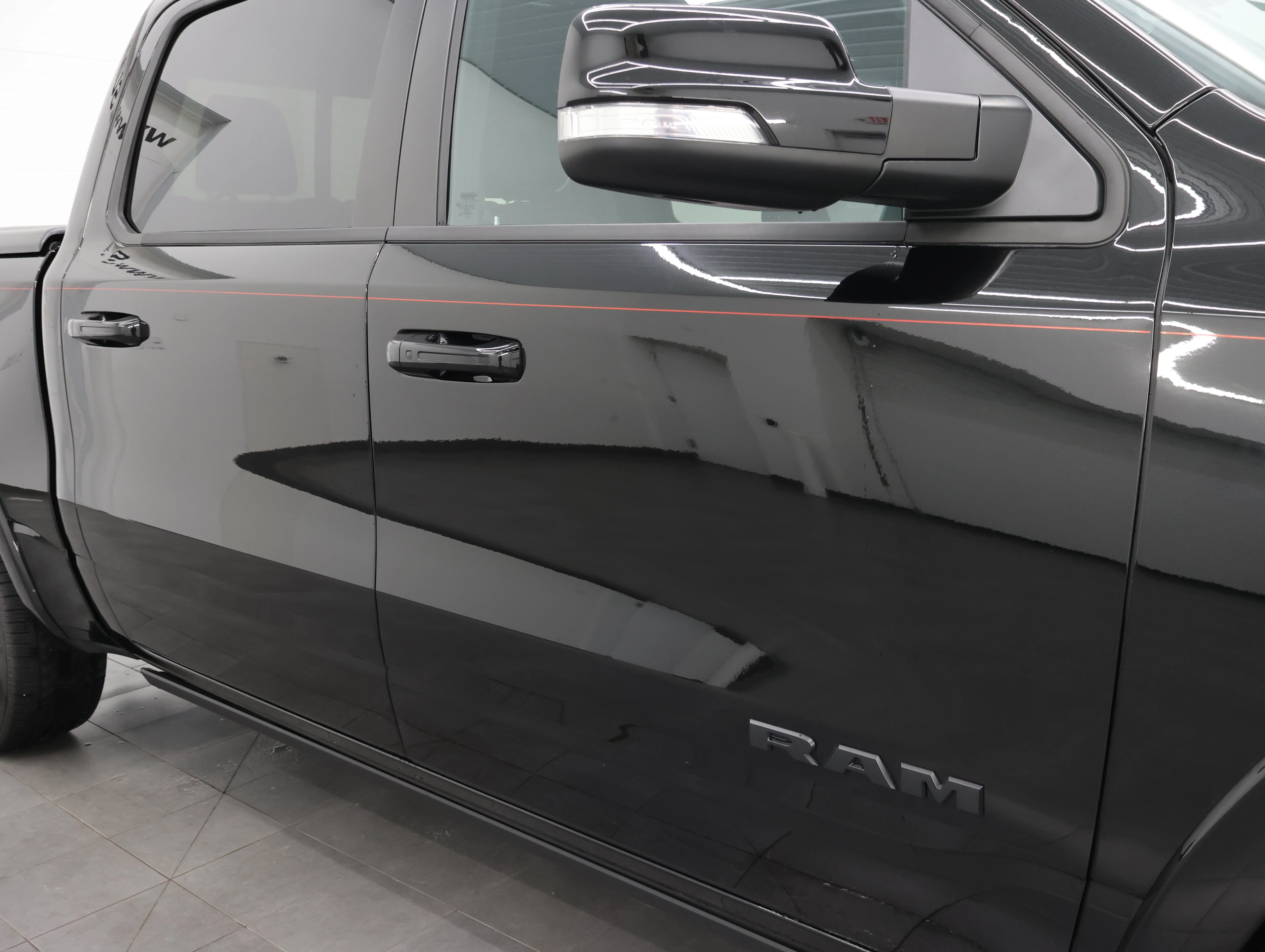 Used 2021 Diamond Black Crystal Pearlcoat Ram Laramie image 25