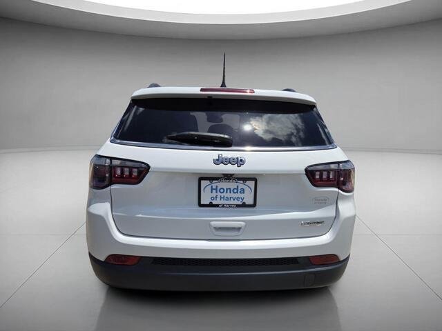 Used 2022 Bright White Clearcoat Jeep Latitude image 4