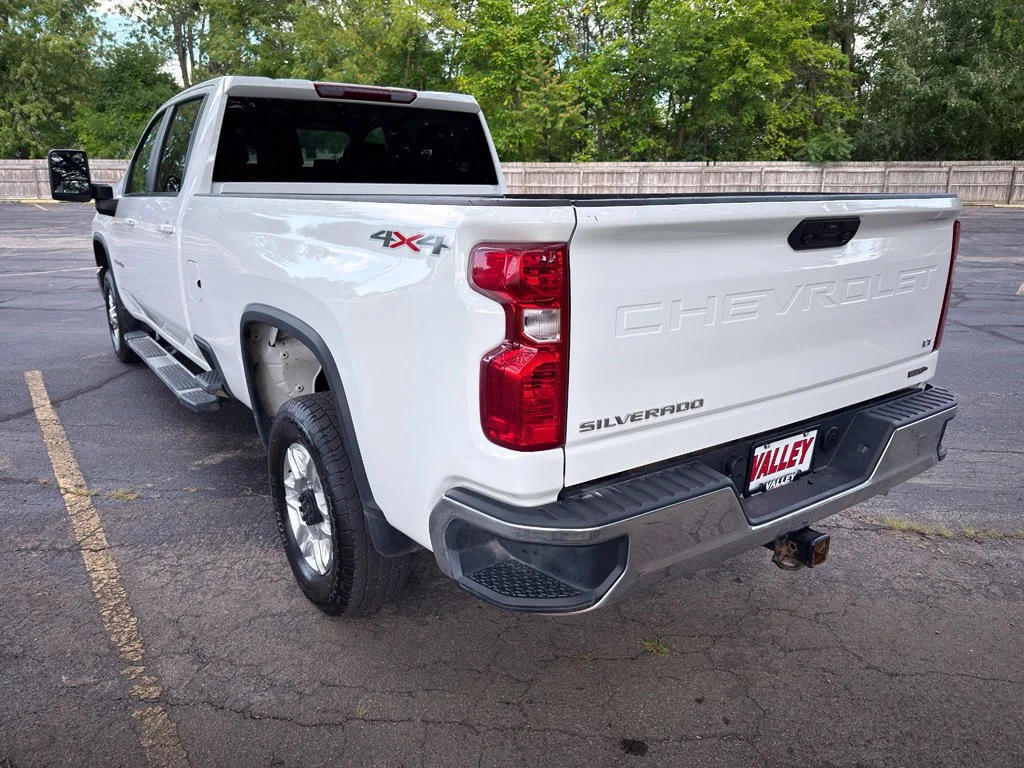 Used 2025 White Chevrolet LT image 10