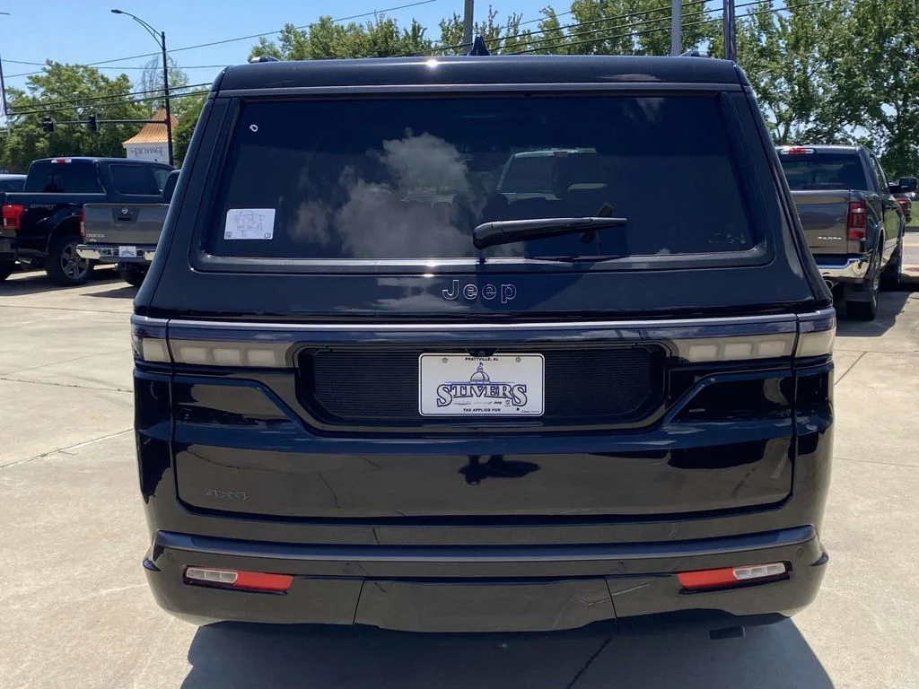 New 2026 High Gloss Black Exterior Paint Jeep Limited Altitude image 6