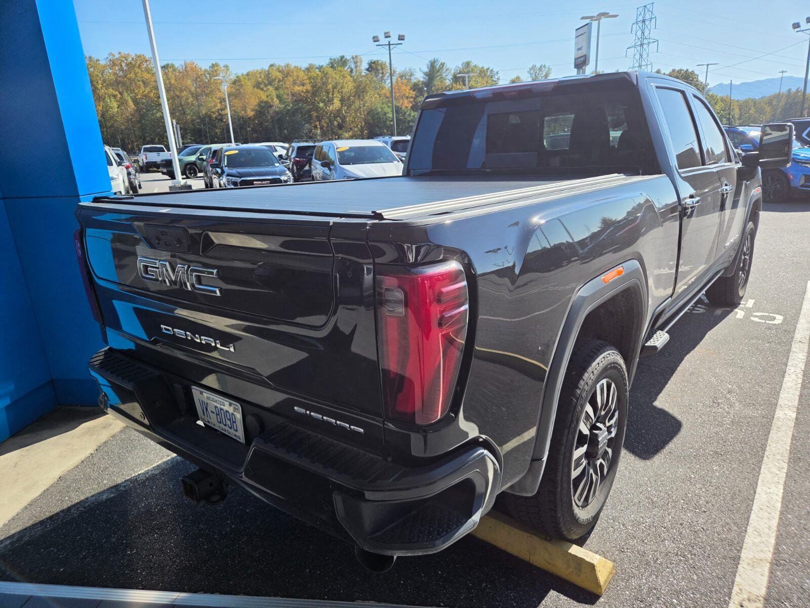 Used 2024 Onyx Black GMC Denali Ultimate image 8