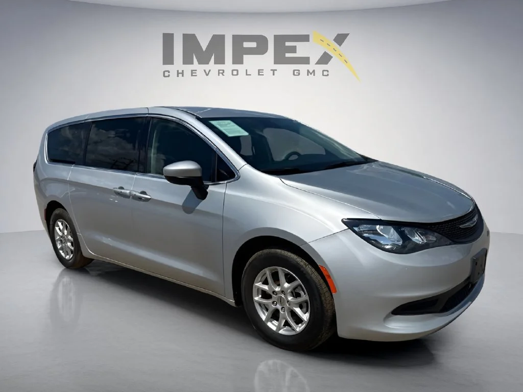 Used 2023 Silver Chrysler LX image 17