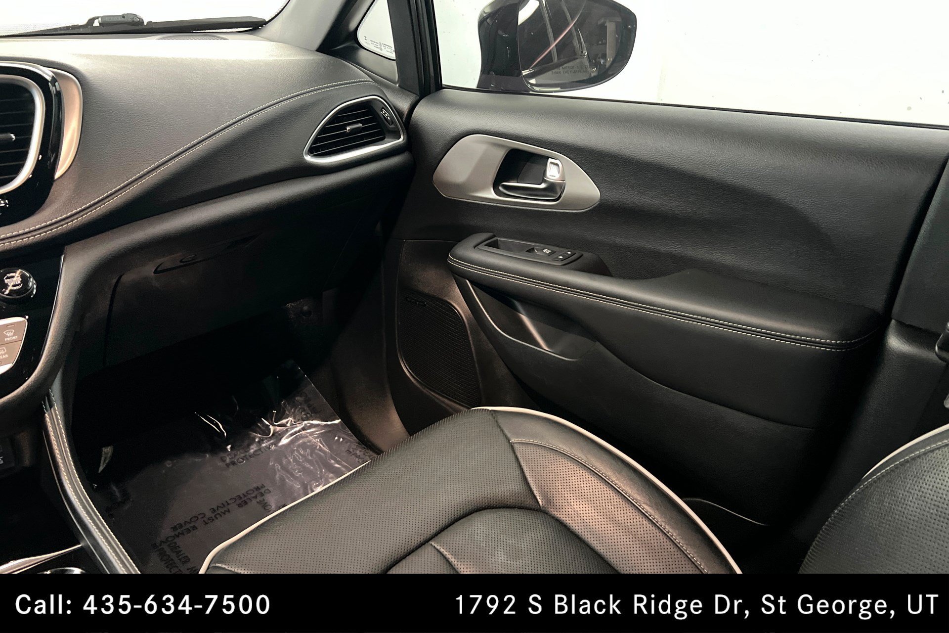 Used 2023 Ceramic Gray Clearcoat Chrysler Hybrid Limited image 11