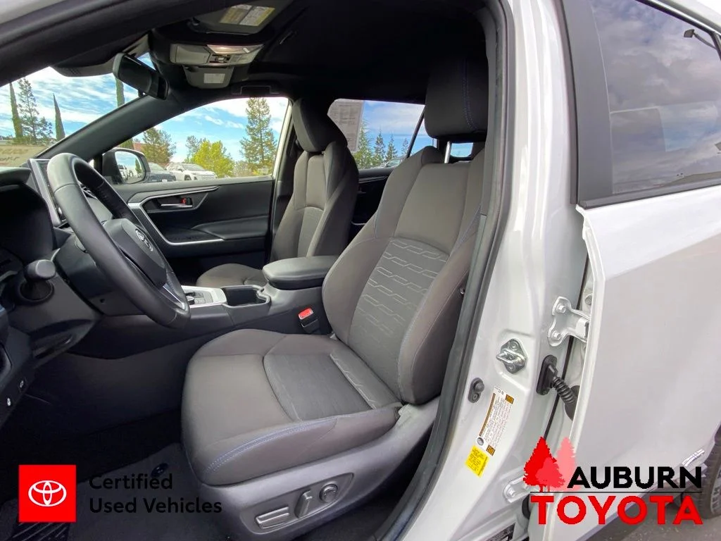 Used 2025 Ice Cap Toyota SE image 32