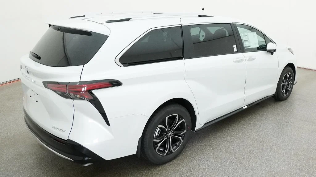 New 2026 Wind Chill Pearl Toyota Platinum image 18
