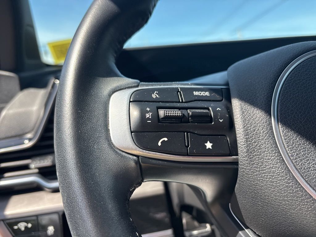 Used 2023 White Kia X-Line image 23