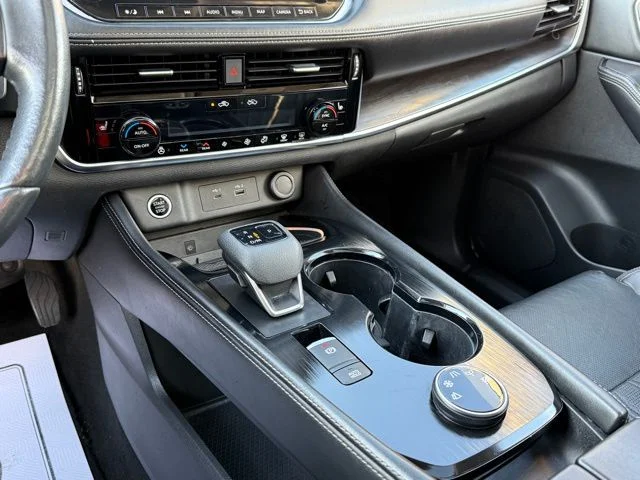 Used 2022 White Nissan Platinum image 22