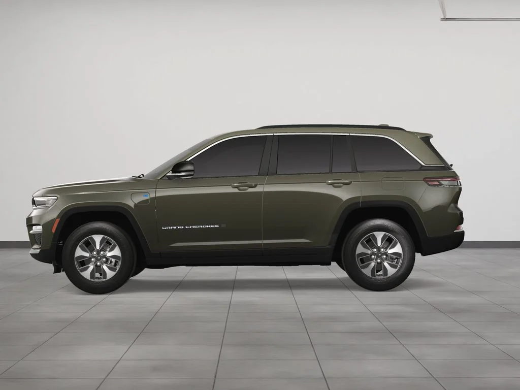New 2024 Rocky Mountain Pearl-Coat Exterior Paint Jeep 4xe image 3