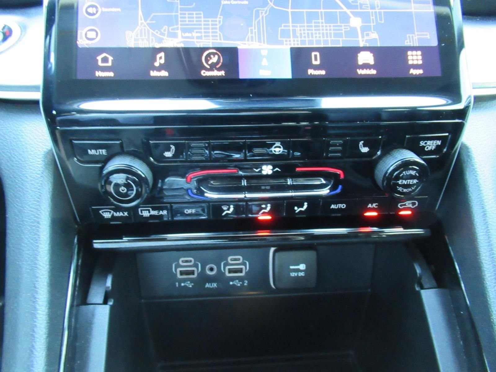 Used 2023  Jeep Limited image 29