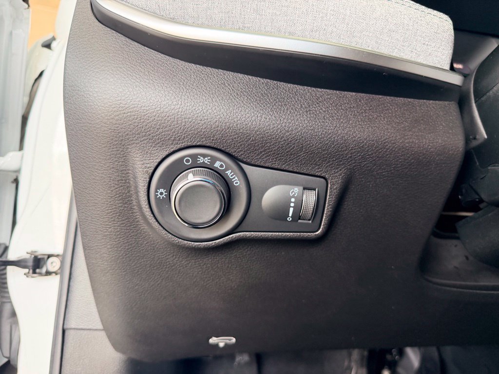 Used 2023 White Jeep Sport image 17