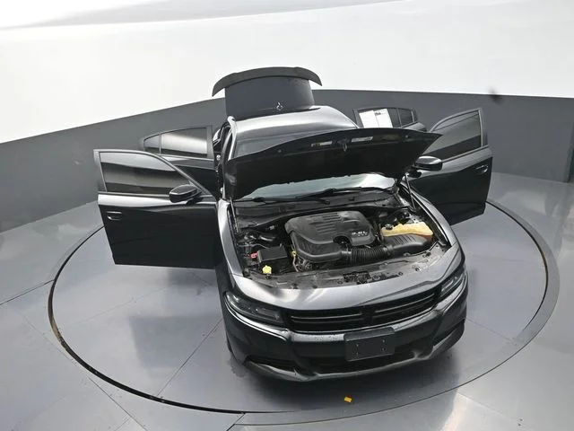 Used 2016 Black Dodge SXT image 29
