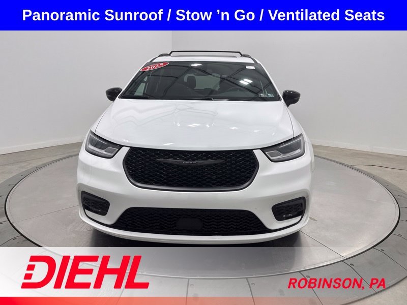 Used 2025 White Chrysler Limited image 2
