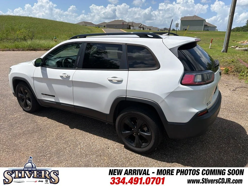 Used 2020 White Jeep Latitude Plus image 7