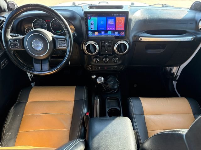 Used 2012 White Jeep Unlimited Rubicon image 12