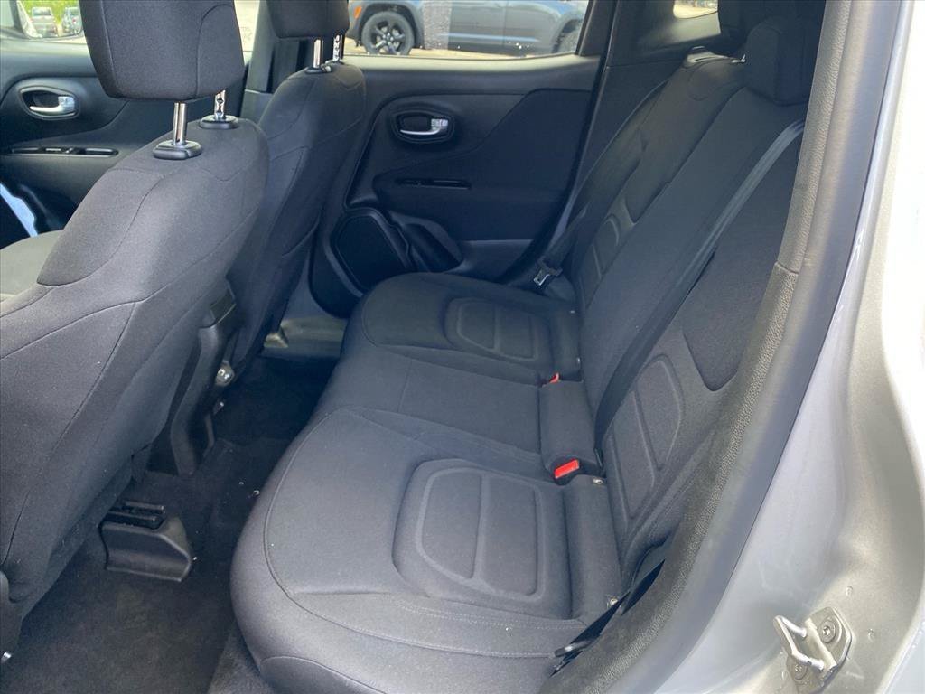 Used 2020 Glacier Metallic Clearcoat Jeep Latitude image 21