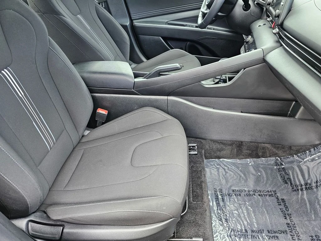 Used 2025 Gray Hyundai SEL Sport image 9