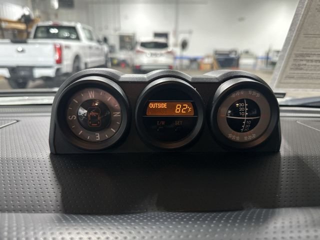 Used 2010  Toyota Base image 24