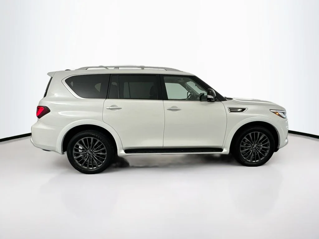 Used 2024 White INFINITI Premium Select image 4
