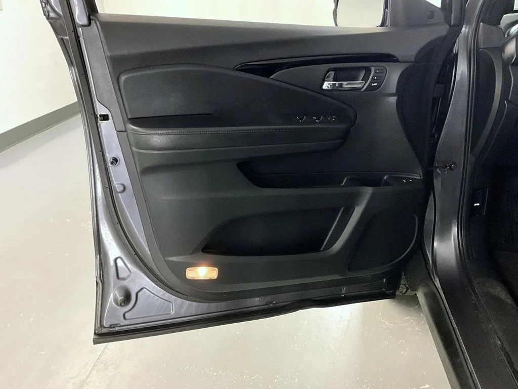Certified Used 2021 Gray Honda Elite image 9