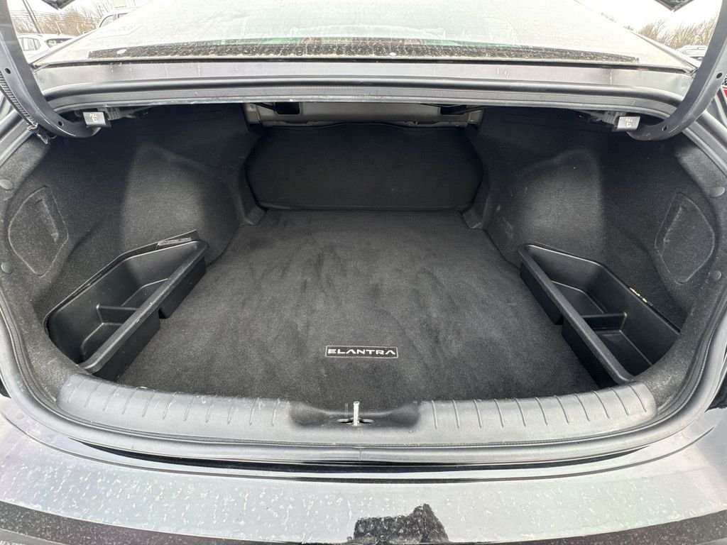 Used 2024 Black Hyundai SE image 23