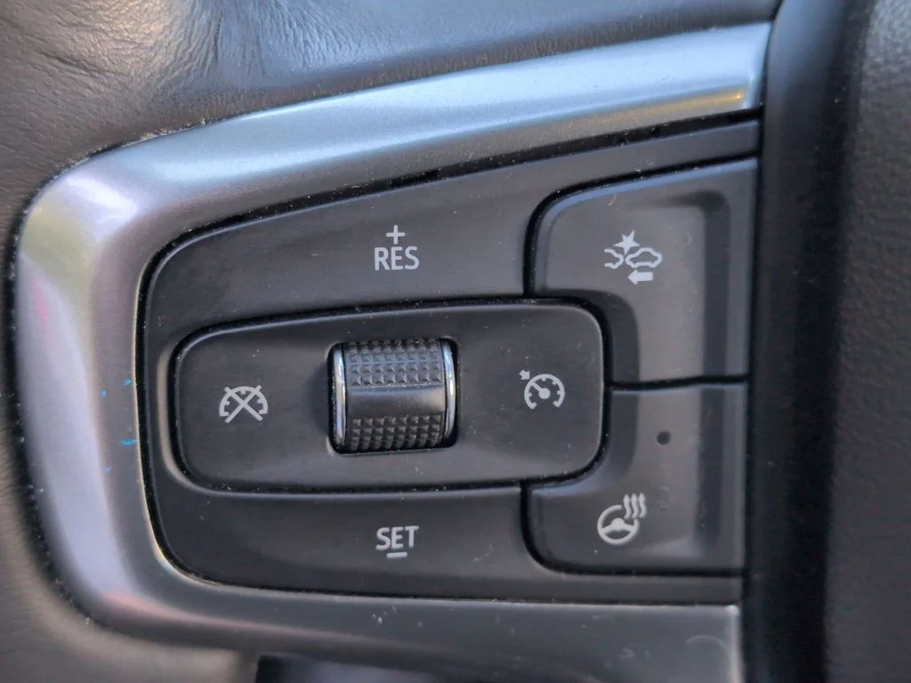 Used 2022 Gray Chevrolet Z71 image 22