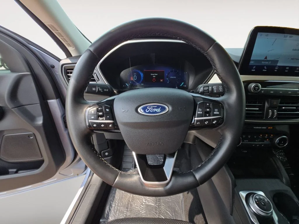 Used 2022 Blue Ford SEL image 13
