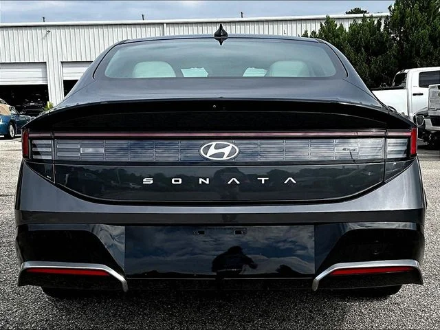 Used 2025 Gray Hyundai SEL image 5