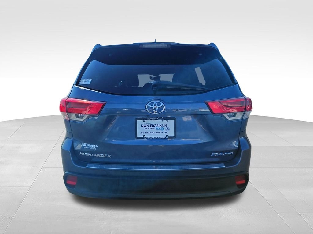 Used 2018 Blue Toyota XLE image 4