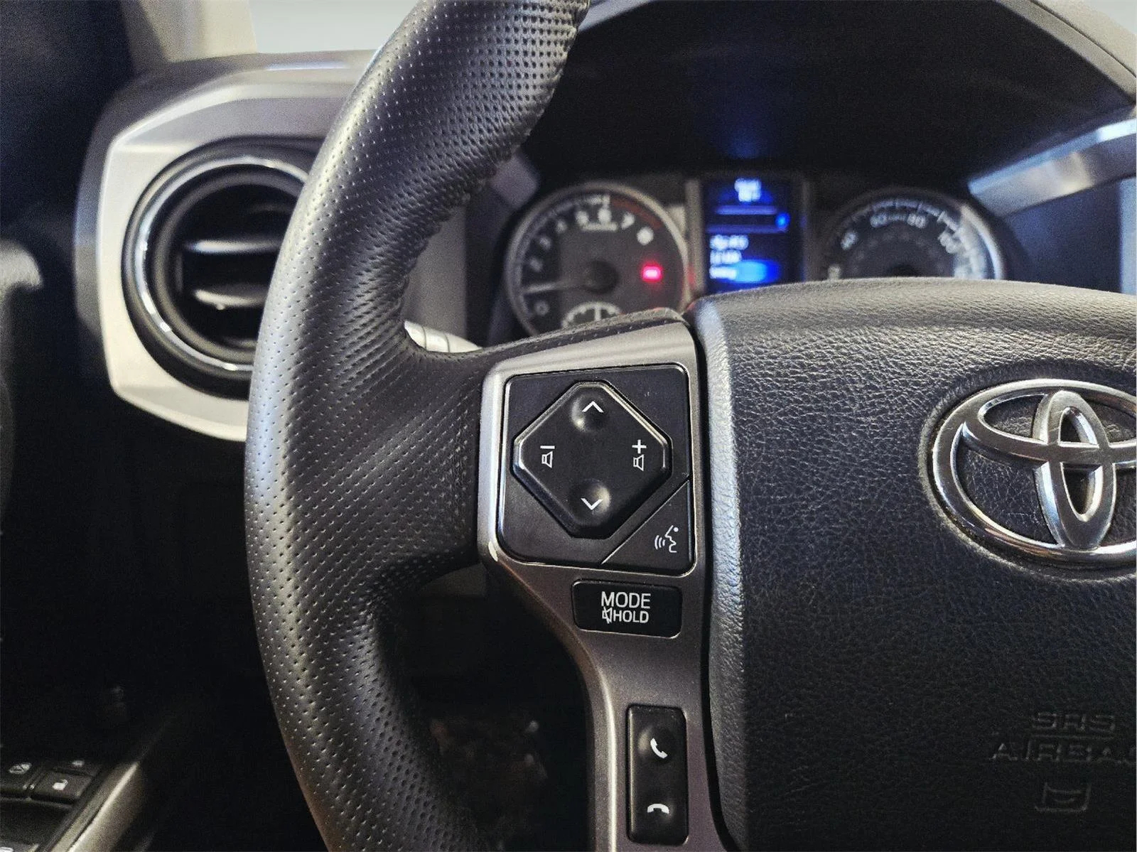 Used 2019 Super White Toyota SR5 image 22