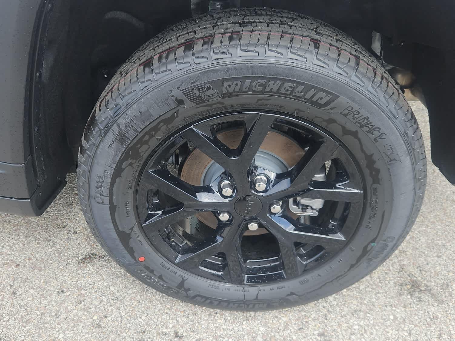 New 2026 Silver Zynith Jeep Laredo Altitude image 3