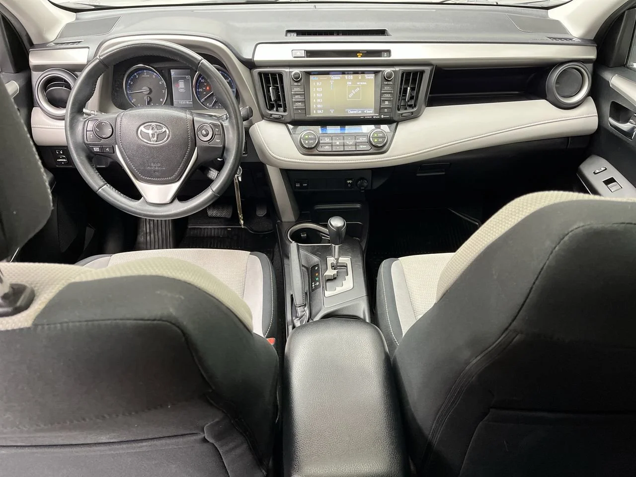 Used 2016 Gray Toyota XLE image 4
