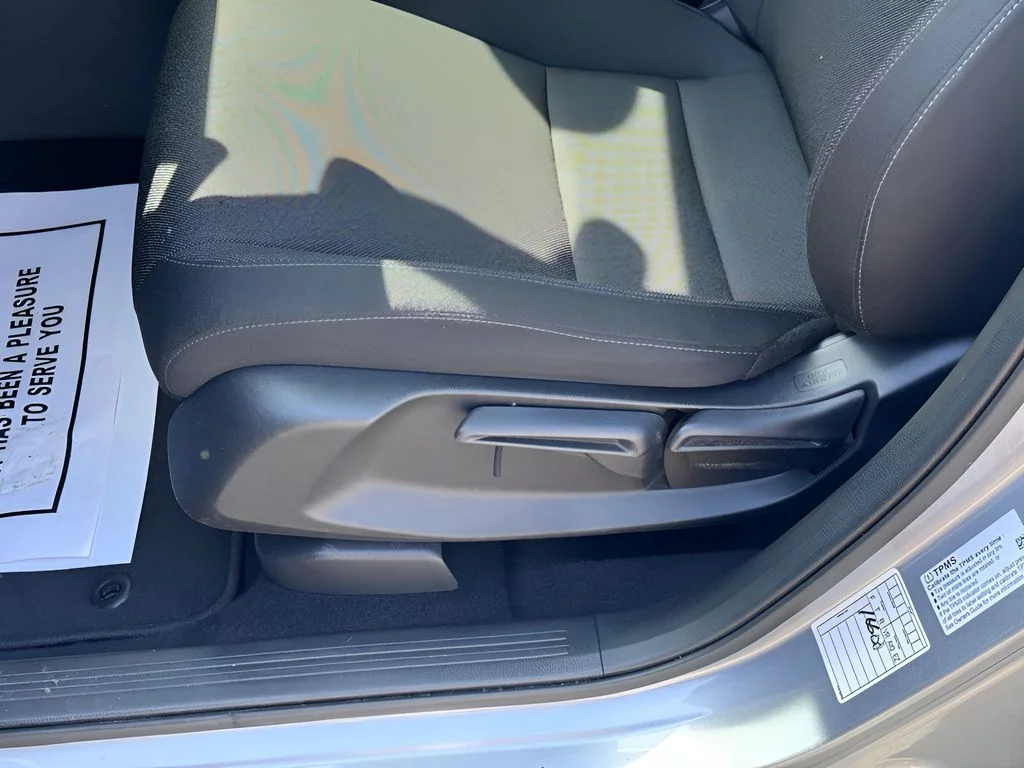 Certified Used 2025 Solar Silver Metallic Honda LX image 17