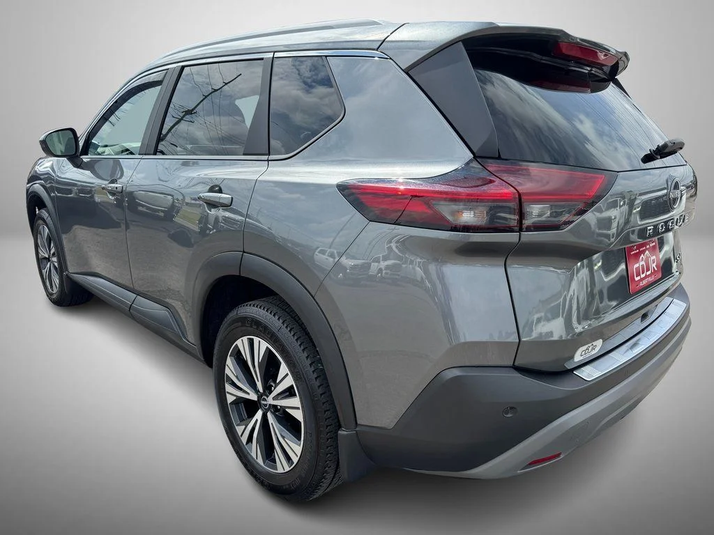 Used 2023 Gray Nissan SV image 4
