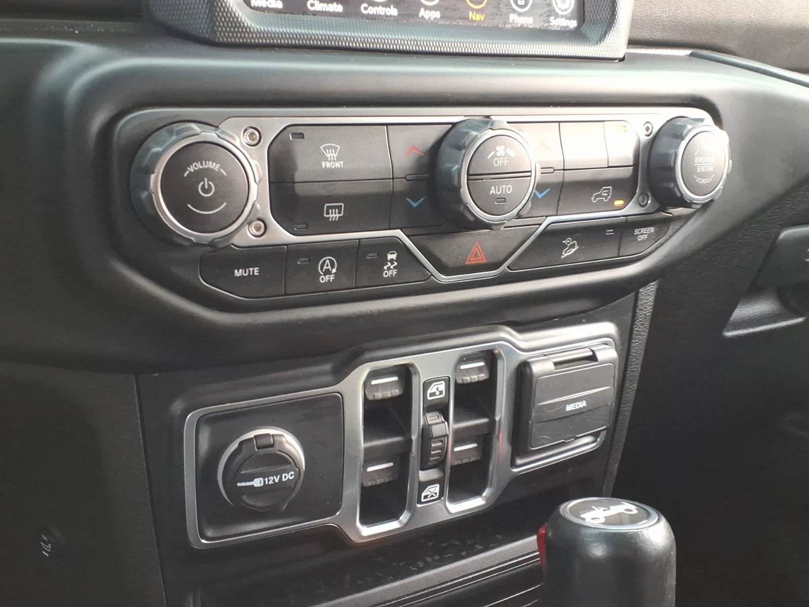 Used 2020 Bright White Clearcoat Jeep Sahara image 21