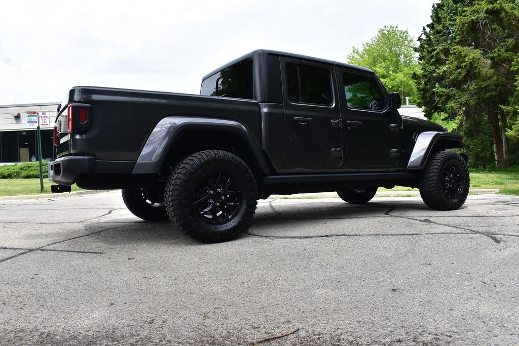Used 2022 Crystal Metallic Jeep Sport image 24