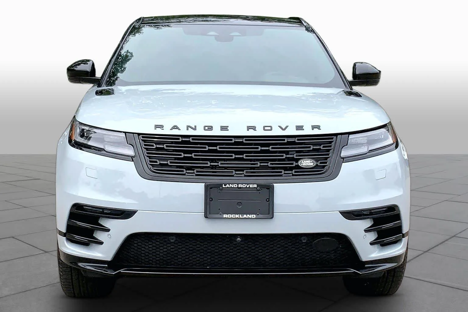 Used 2026 GRAY Land Rover Dynamic SE image 4
