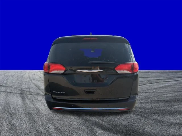Used 2019 Brilliant Black Crystal Pearlcoat Chrysler Touring L image 5