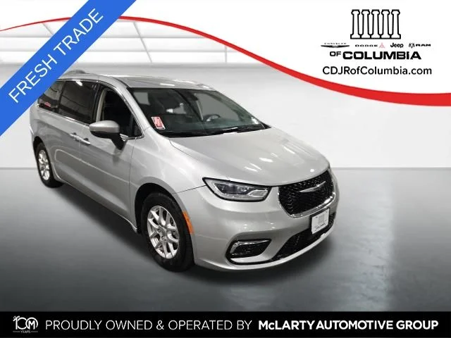 Used 2023 Silver Chrysler Touring L image 1