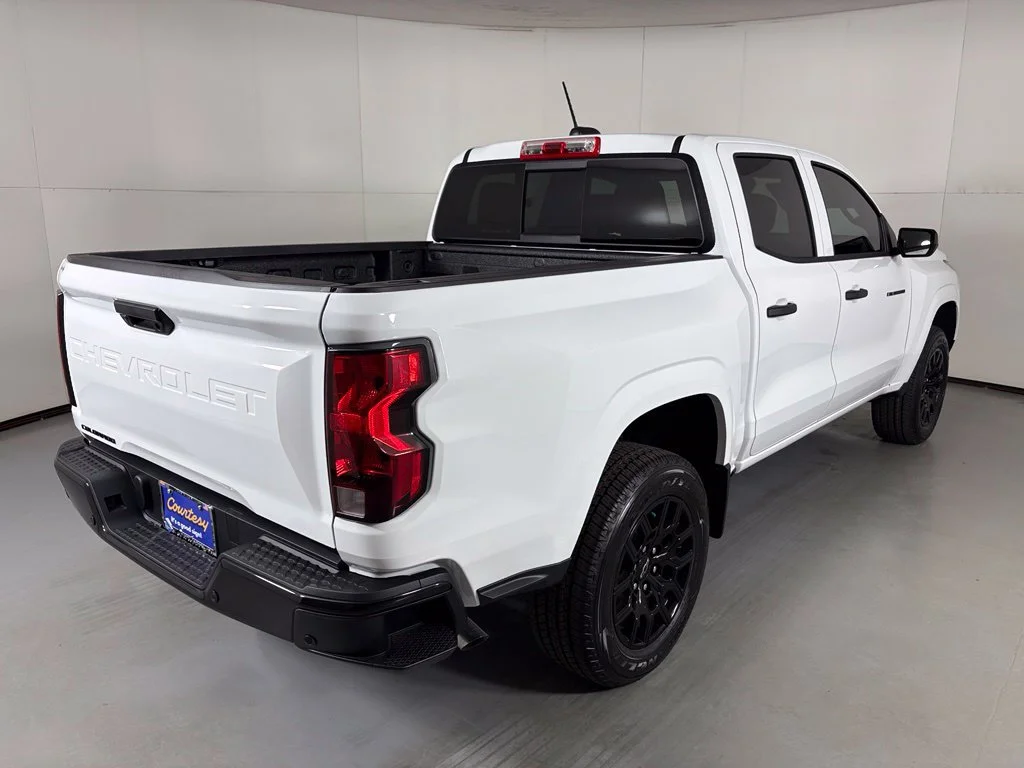 New 2026 Summit White Chevrolet WT image 10