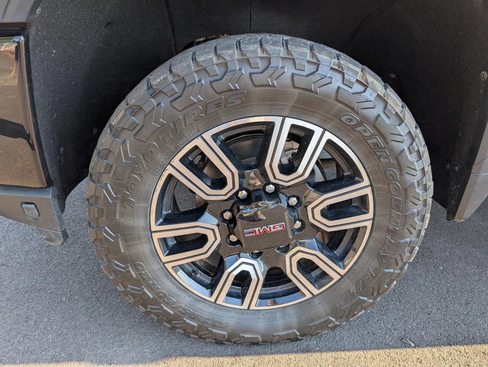Used 2022 ONYX BLACK GMC AT4 image 11