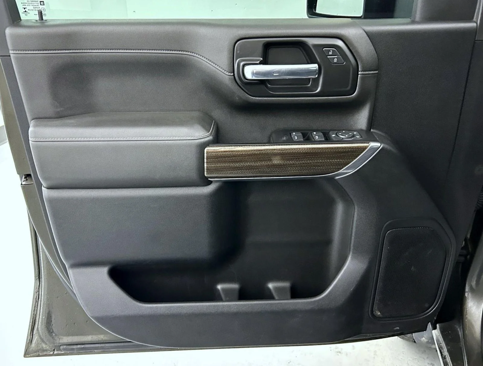 Used 2022 Green Chevrolet LT image 9